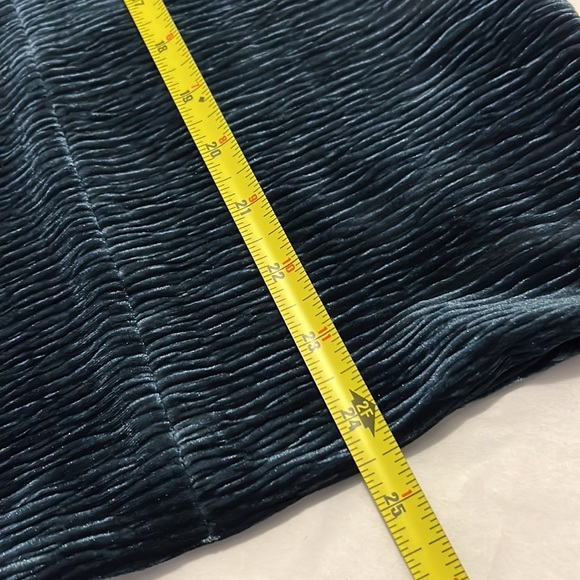 NWTS ANTHROPOLOGIE VELVET HALTER TANK (M) - Picture 10 of 14